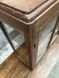 Oud Engels vitrinekastje charmant en sfeervol 147875 verkocht