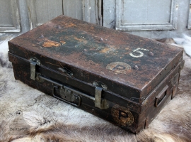 Oude ijzeren reiskoffer (131828)..verkocht