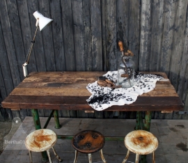 Industriele eettafel (130228)..verkocht