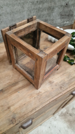 Kleine unieke vitrine met oud gebobbeld glas 147241 verkocht