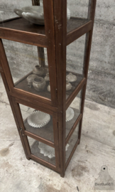 Engelse vitrinekast uit de jaren ’20 rondom glas karaktervol 147868