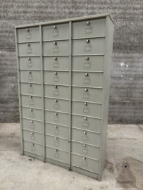 Oude kleppenkast beige/zacht grijs Strafor 30 kleppen (147131)