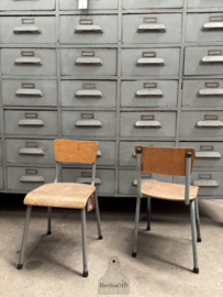 Oude schoolstoeltjes voor de allerkleinsten – karaktervol en zeldzaam 147625