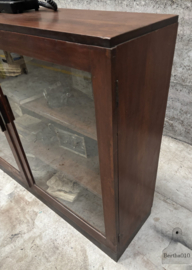 Houten vitrinedressoir uit de jaren 20 lengte 474 cm  147702