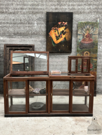 Jaren 20 museumkast een eyecatcher in glas en hout 147840 ..verkocht