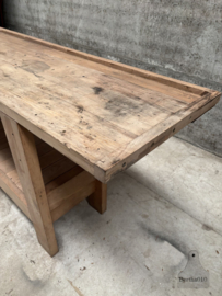 Lange oude eiken werkbank uit Frans atelier 147957 lengte 240 cm