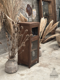 Elegant antiek vitrinekastje compact en karaktervol 147874