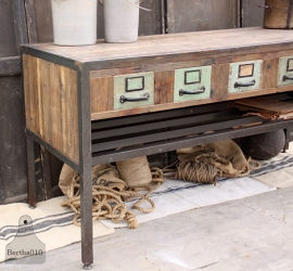 Industriële toonbank/dressoir (131928)....verkocht