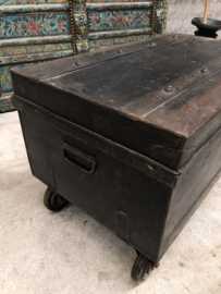 Kist ijzer zwart (145500) verkocht