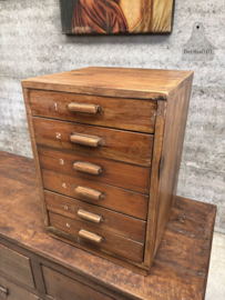 Antiek atelier ladekastje 147833 verkocht