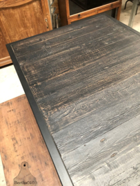 Op maat industriële tafel zwart hout (144312)