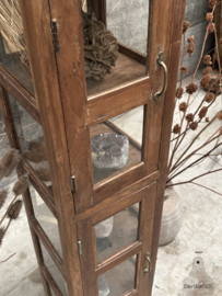 Geleefde Engelse vitrinekast uit de jaren 20 functioneel elegant 147