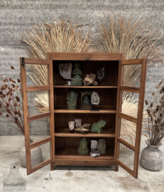 Vitrinekast in functionele elegantie 147705