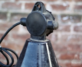 Geleefde zwarte industriële lamp (131047)..verkocht
