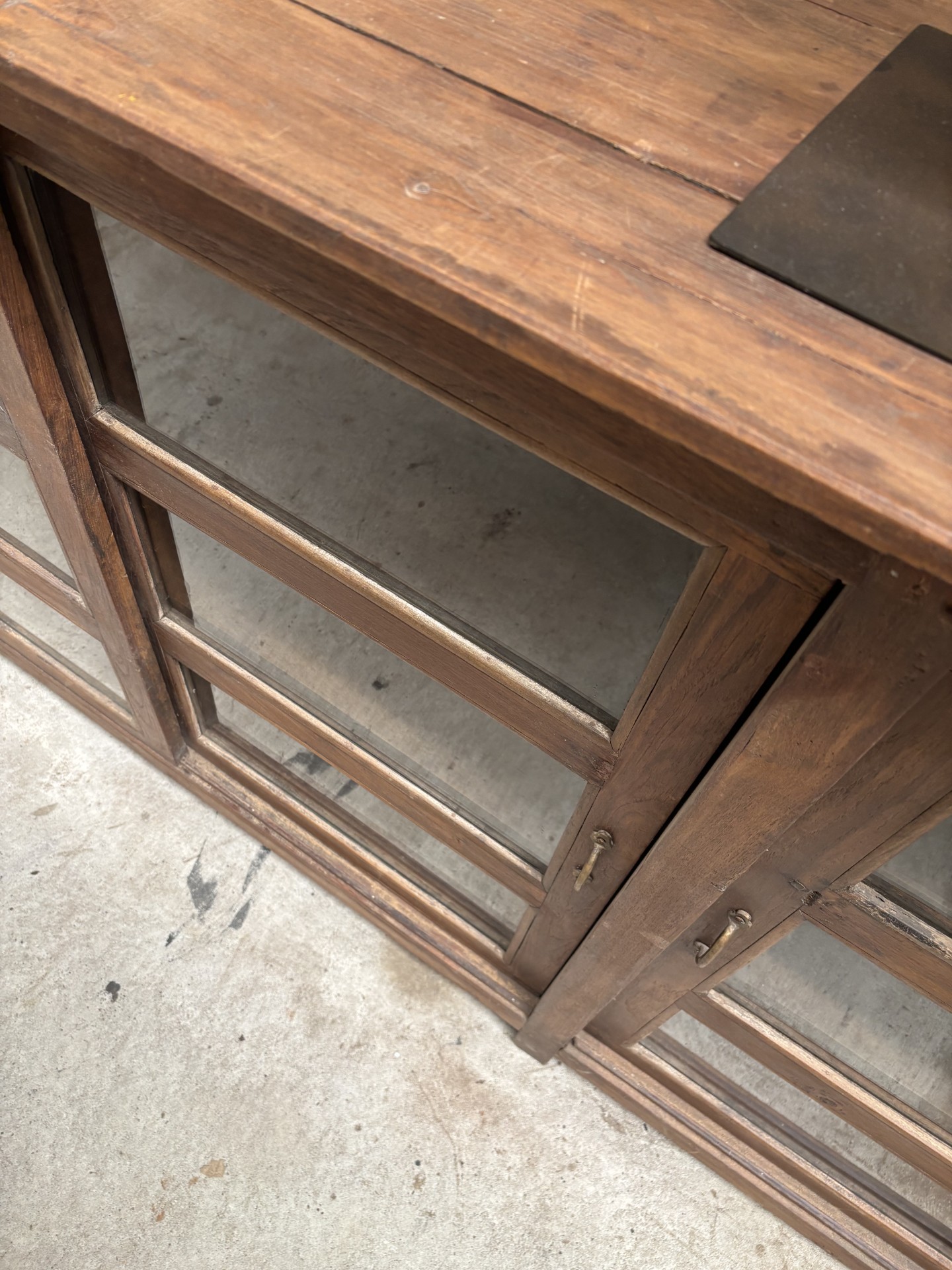 Prachtig oud dressoir  lengte 233 cm