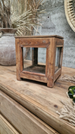 Kleine unieke vitrine met oud gebobbeld glas 147241 verkocht