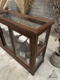 Antieke houten winkeldressoir van volledig glas 147864