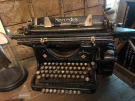 Oude typemachine Mercedes (138510) verkocht