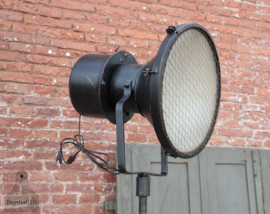 Fabriekslamp op ijzeren statief (133490)........verkocht