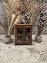 Charmante antieke vitrinekast met authentiek karakter 3 kanten glas 147829