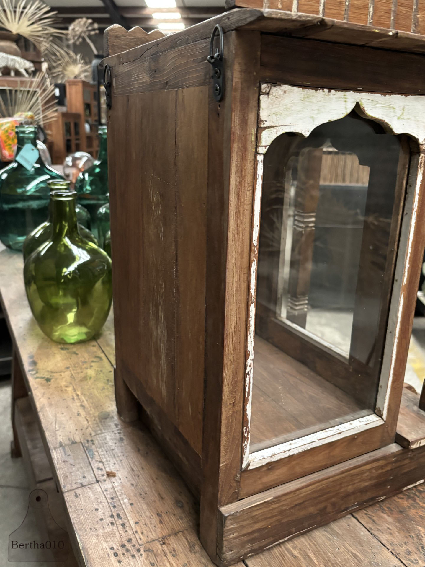 Authentieke houten vitrine tempel uit India circa 80 jaar oud 147474
