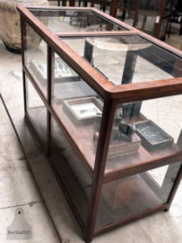 Antieke museumkast, alle zijde glas, toonbank, dressoir of ideaal keukeneiland 147860