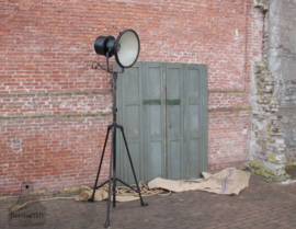 Fabriekslamp op ijzeren statief (133490)........verkocht