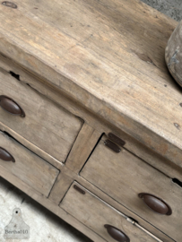 Antieke werkbank uit atelier pottenbakker met 6 laden 147979 lengte 205 cm
