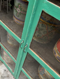 Oude groene vitrinekast 147365