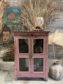 Oud antiek roze vitrinekastje 147444 verkocht