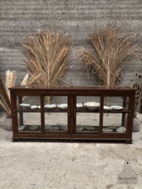 Antieke houten winkeldressoir van volledig glas 147864