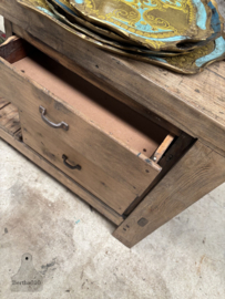 Franse oude werkbank met drie laden 147959