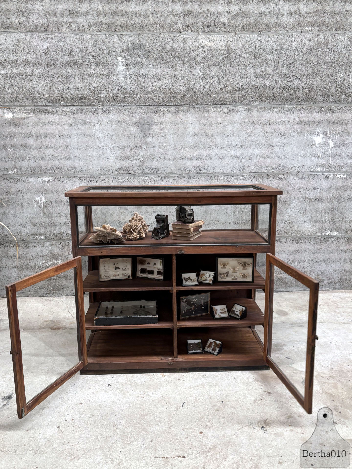 Prachtig antiek dressoir vitrine  museumstuk uit de jaren 30 147453