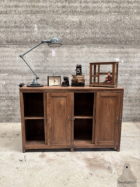 Antiek Engels dressoir met mooie ronde hoeken 147418 verkocht
