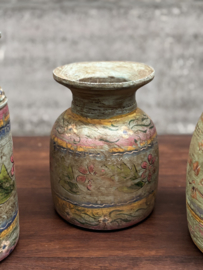 Oude Nepalese houten waterpoten tijdloos erfgoed met ziel 147718 147717 verkocht