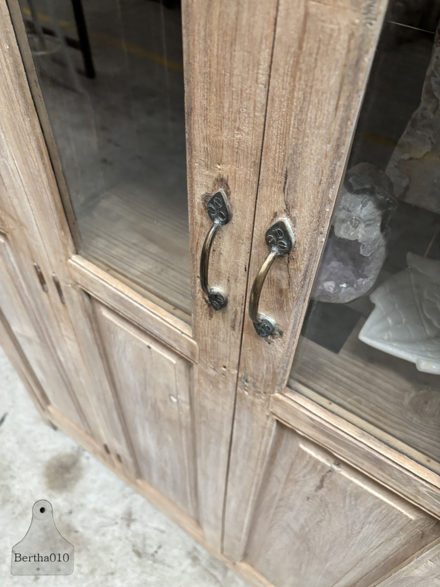 Antieke naturel houten vitrinekast 147433