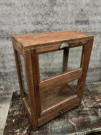 Oude glazen laboratoriumvitrine 147696