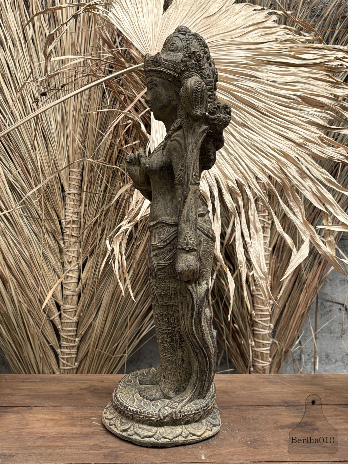 Stenen beeld Dewi 63 cm hoog 147512