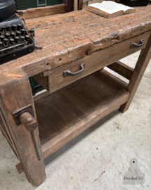 Oude werkbank uit timmermanschool 156 cm lengte 147793 verkocht