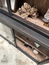 Antieke vitrinekast uit de jaren 20 30 met schuifdeuren 147454