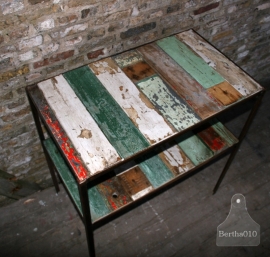 Industriele tafel met oud hout (130312)..verkocht