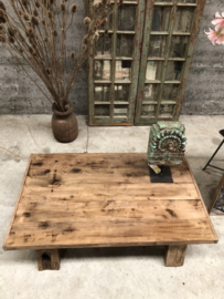 Oude robuuste salontafel (145950) verkocht