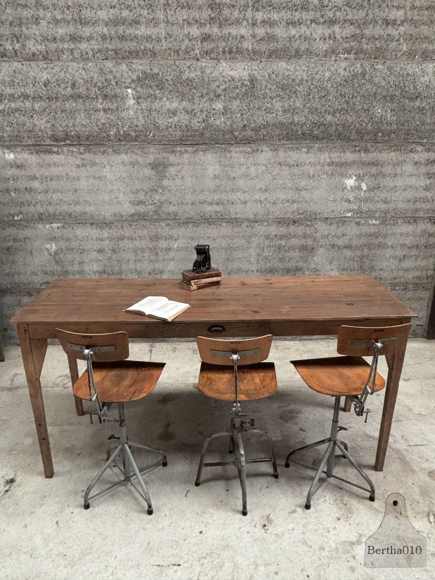 Hoge antieke boeren tafel 147611