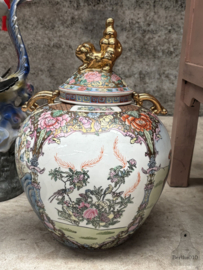 Monumentale Chinese ‘Palace Style’ dekselvaas met gouden Foo Dog (42 cm) 147973