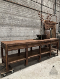 Historische XXL houten werkbank toonbank met 8 laden 148108