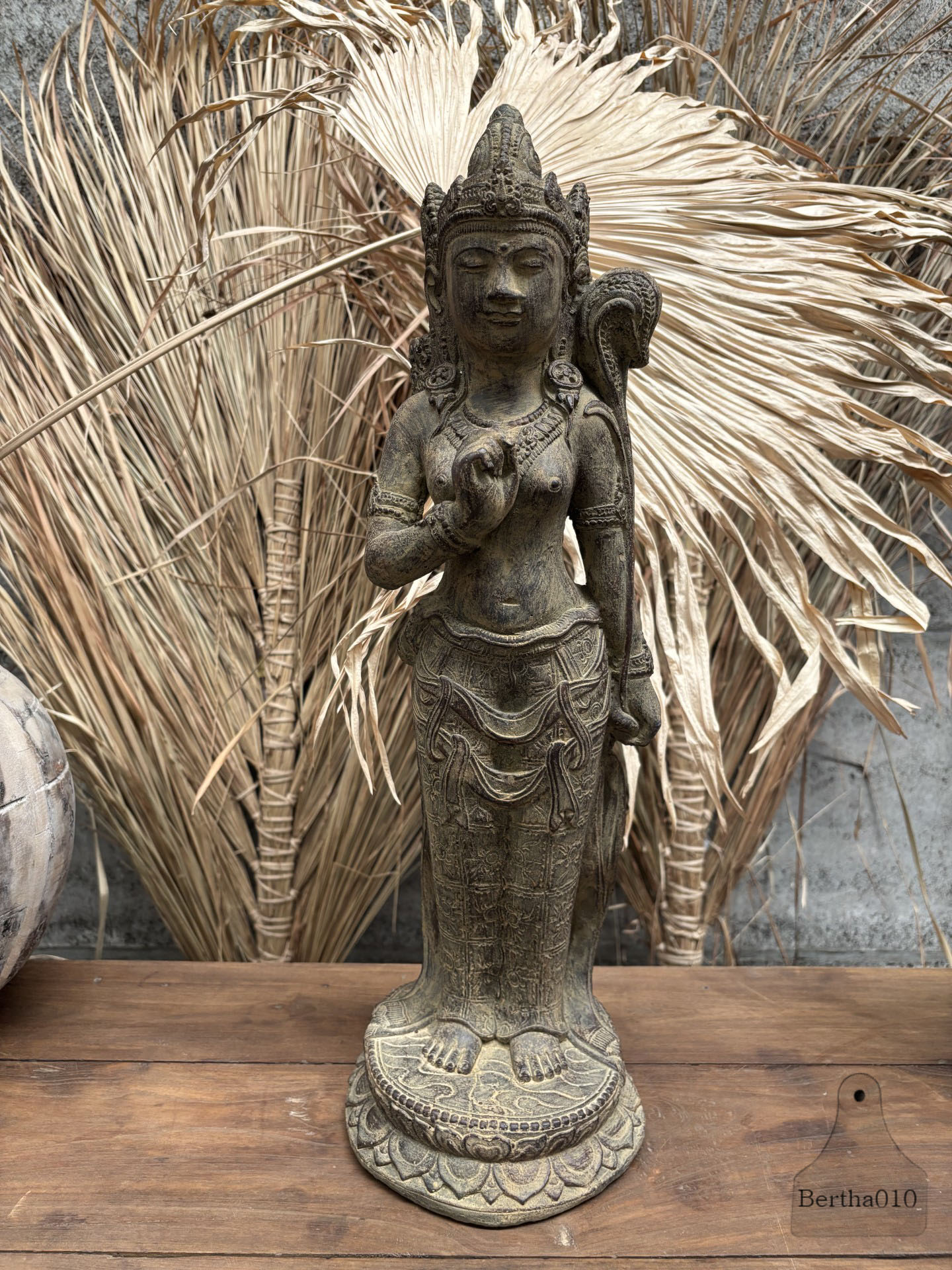 Stenen beeld Dewi 63 cm hoog 147512