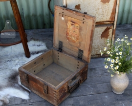 Oude geleefde kist (131088)..verkocht