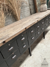 Ladekast uit oud Frans atelier uniek kookeiland dressoir 148028