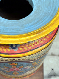 Oude houten melkpot uit India 147885z 33 cm hoog