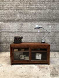 Charmante antieke vitrinedressoir met geschiedenis 147779